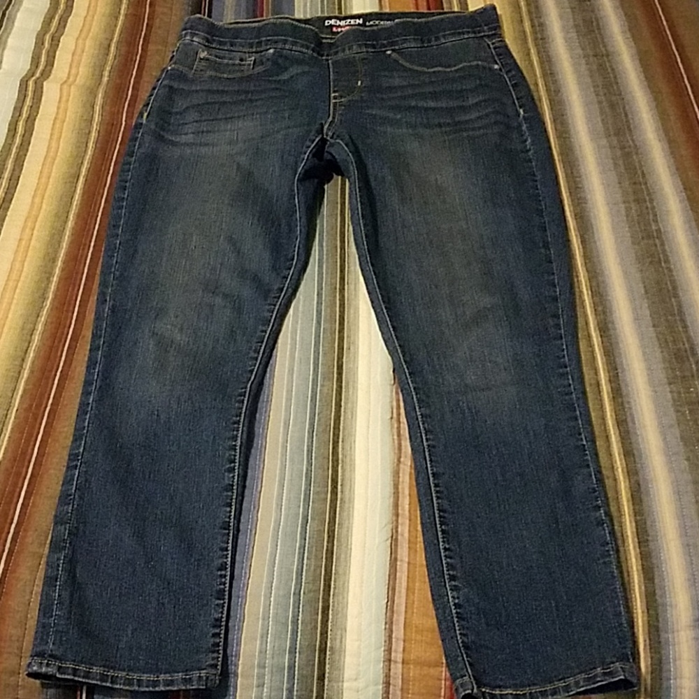 Levi's Denizen cropped jean